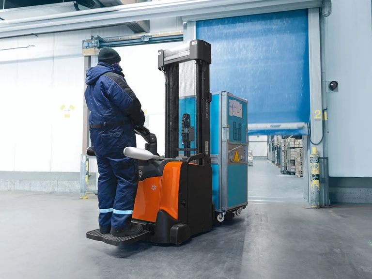 BT Staxio con pedana operatore 1.4t - Immagine 6