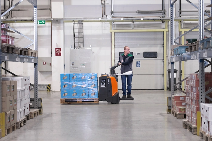 Transpallet elettrici con pedana operatore